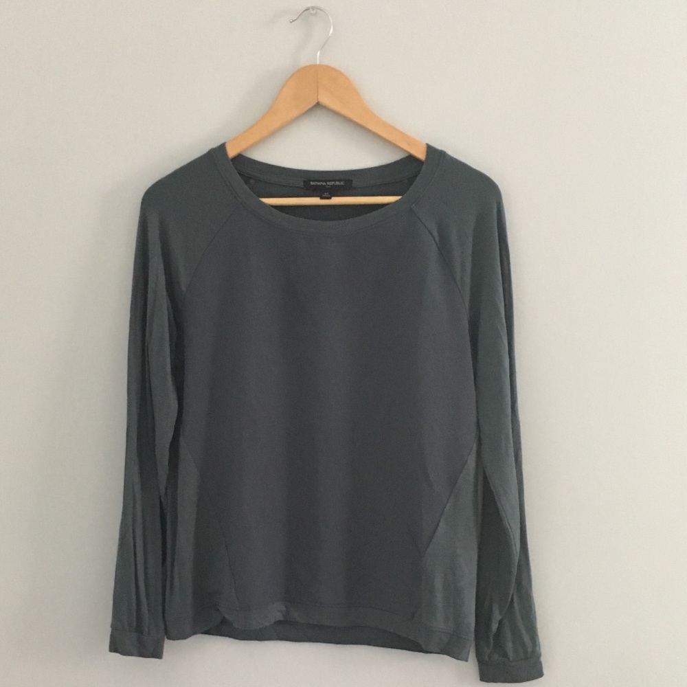 Banana Republic Soft Gray Long Sleeve Tee